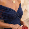 Orsolya – elegáns midi ruha V-kivágással