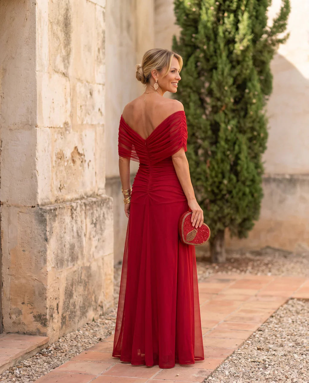Orsolya – elegáns midi ruha V-kivágással