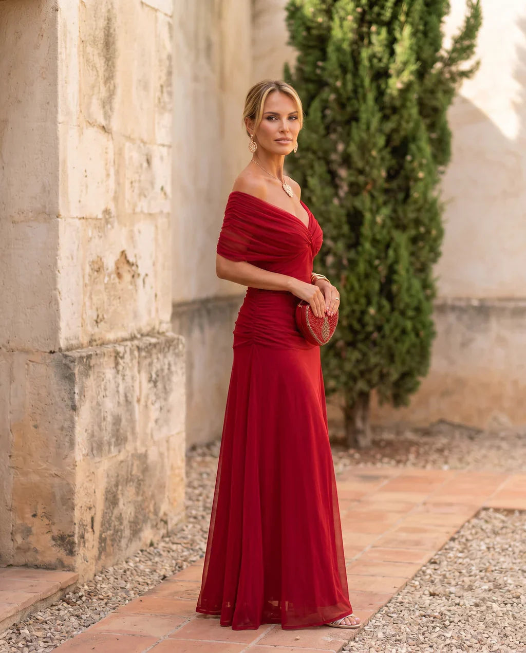Orsolya – elegáns midi ruha V-kivágással